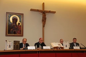 Prezentacja Biblii Jubileuszowej w sali plenarnej KEP