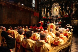 Eucharystia sprawowana w kaplicy Cudownego Obrazu Matki Bożej na Janej Górze