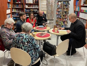 Szkoła Biblijna w księgarni 